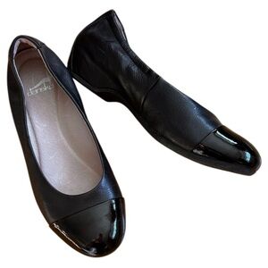 EUC Dansko Leather Lisanne Shoes
Black Size 7